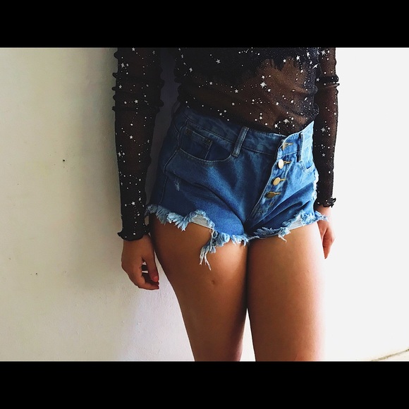 Distressed Fray Hem Denim Shorts - Picture 2 of 5